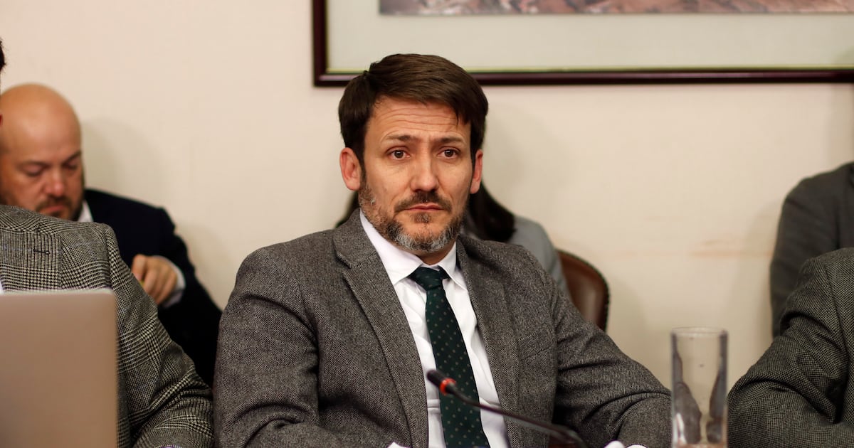 Sesión clave en la acusación contra Diego Pardow: ¿Dilación o derecho a defensa?: La presencia del exministro reconfigura la dinámica política en vísperas electorales