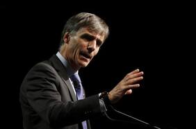 Valente alerta por déficit de cuenta corriente: recuerda origen de la crisis asiática y se muestra menos optimista sobre caída del consumo