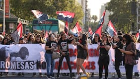 Manifestantes exigen soluciones habitacionales en la Alameda: tránsito fue interrumpido en plena hora punta