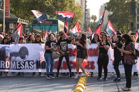 Manifestantes exigen soluciones habitacionales en la Alameda: tránsito fue interrumpido en plena hora punta