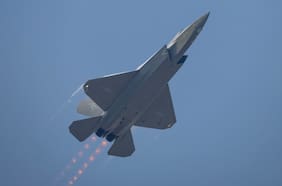 China saca las garras y muestra al avión de combate rival del F-35 estadounidense