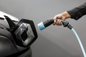 Venta de vehículos eléctricos e híbridos crecen más de 200% el último mes