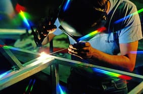 Concentran casi la mitad de la matrícula y carreras duran 8 semestres: la alternativa a las universidades