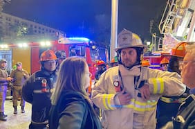 Afectó a cuatro pisos, se propagó por el shaft eléctrico y hubo 10 evacuados: lo que se sabe del incendio que afectó al Ministerio de Hacienda