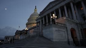 Senado de EE.UU. vota a favor de debatir una medida para obligar a Trump a poner fin a la guerra contra Irán