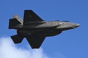 Cómo fue la incursión de aviones de combate de EEUU cerca de Venezuela, según acusa el régimen de Maduro