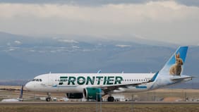 Persona muere luego de ser impactado por avión de Frontier Airlines en medio de un despegue en EE.UU.