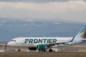 Persona muere luego de ser impactado por avión de Frontier Airlines en medio de un despegue en EE.UU.
