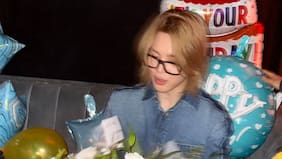 Torta y un coro masivo: el animado cumpleaños de Jimin de BTS en Chile