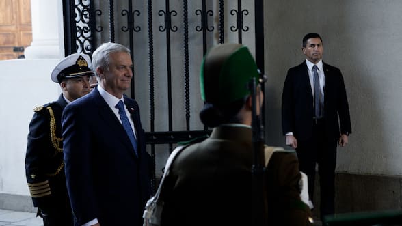 Kast se reúne con diputados republicanos en Cerro Castillo en medio de pugna Squella-Irarrázaval
