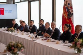 Para reforzar coordinación y unión en el sector: Kast lidera reunión con bancadas de RN