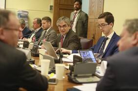 “Hay varias empresas que se nombran que no son exactamente pymes”: Marcel vuelve a cerrar la puerta a cambios en la aplicación del IVA a servicios