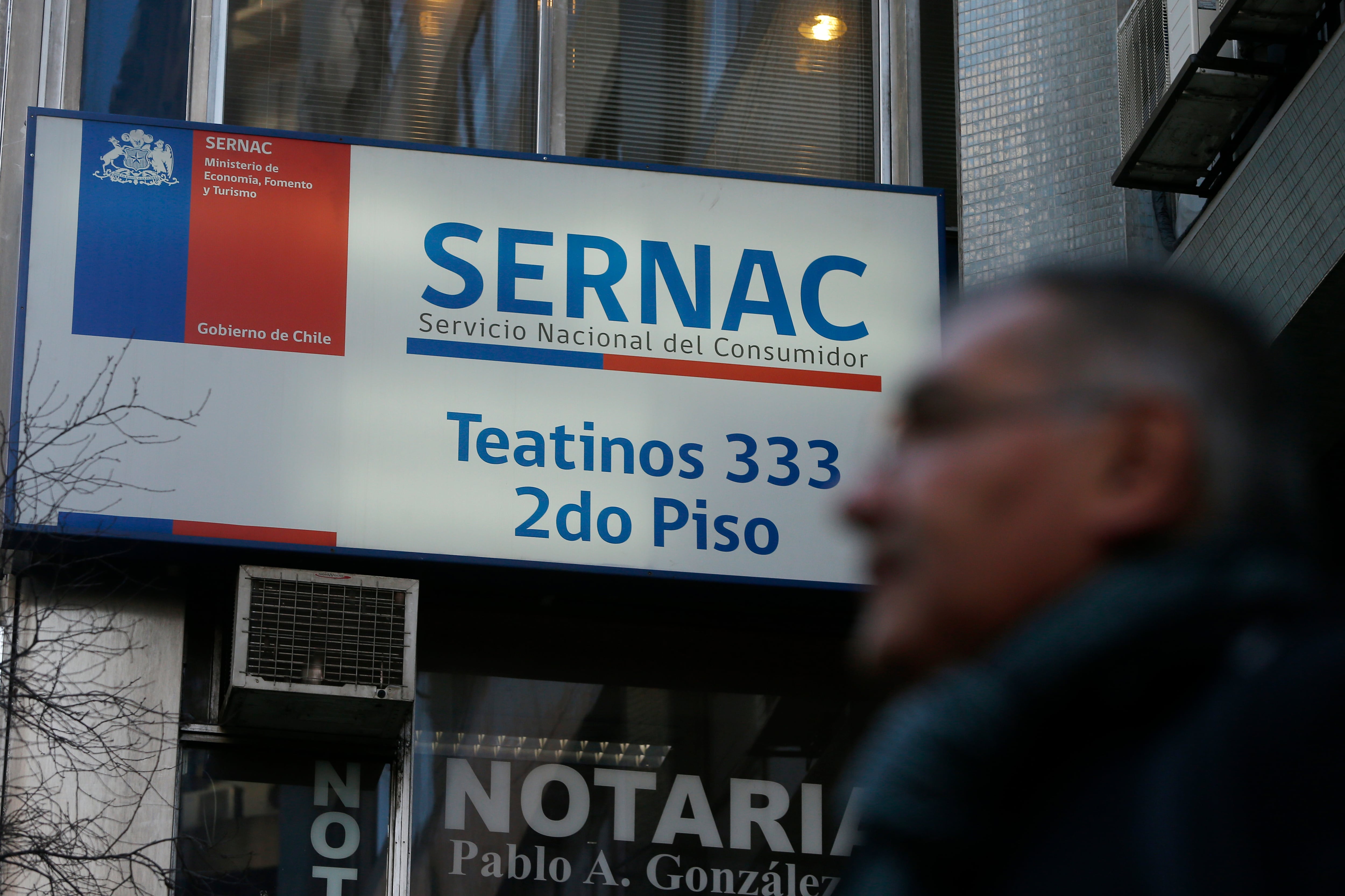 Sernac demanda a Creditú y AVLA Seguros por venta atada de seguro para créditos hipotecarios