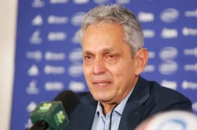 El desconsolado llanto de Reinaldo Rueda tras no lograr la clasificación al Mundial con Honduras