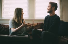 Las 7 frases que usan las personas con “mala etiqueta verbal”, según un experto