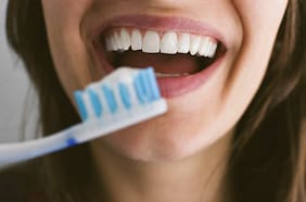 Soy dentista y así es como realmente debes cepillarte los dientes