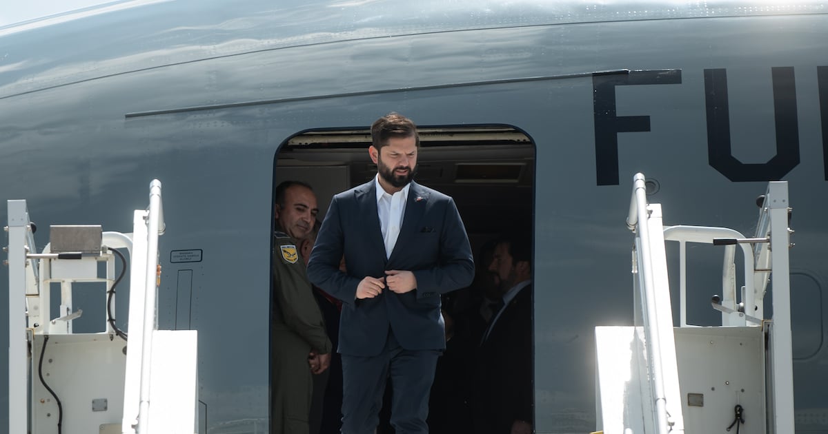 Sin encuentro con Meloni: Boric inicia gira a Italia para concretar cita con el Papa León XIV