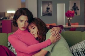 “Obra maestra”, “nunca había ido tan al límite”: Pedro Almodóvar conquista con Amarga Navidad