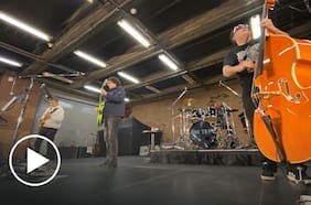 Los Tres sorprenden con show gratuito en el Metro y anuncian concierto en el Movistar Arena