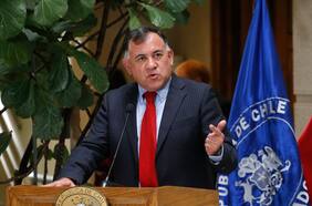 Aedo se distancia de críticas de Cariola a Pardow y asegura que el ministro entregó todos los antecedentes del alza en las tarifas eléctricas