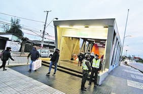 Lo que tienes que saber este jueves en La Tercera: El 55% de la RM dejará el encierro, Servel descarta voto presencial de positivos Covid y el regreso del fútbol local