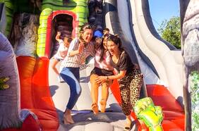 Para saltar una y otra vez: los parques de juegos inflables que hay este invierno en Santiago