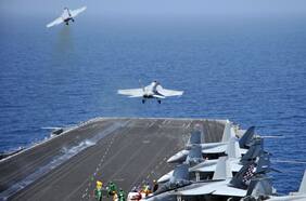 La Marina de Estados Unidos derriba su propio avión entre nuevos ataques contra rebeldes hutíes en Yemen