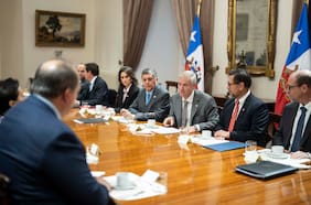 La Moneda y exautoridades de Boric se enfrentan por manejo de información sobre crisis de niños haitianos