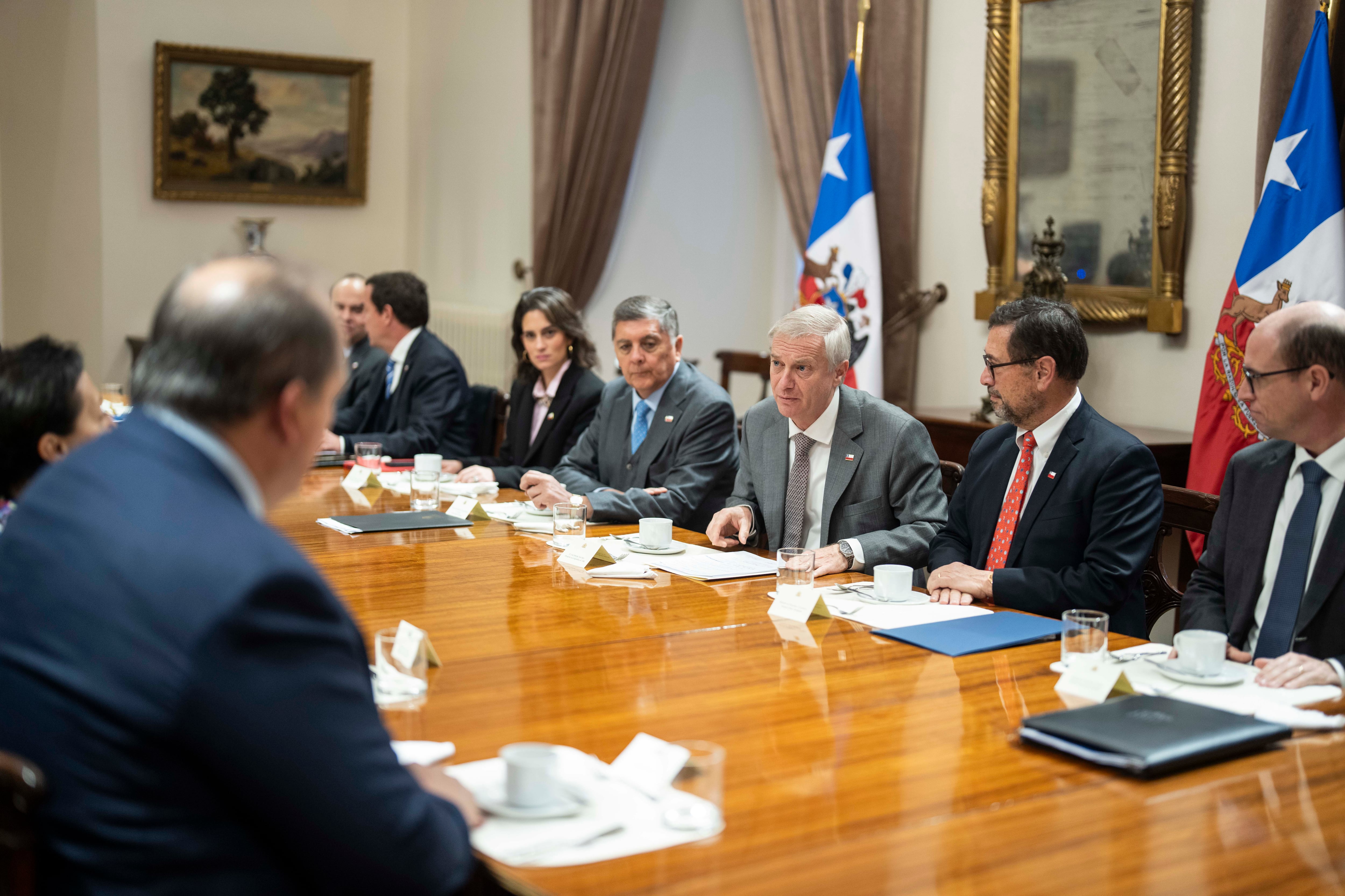 La Moneda y exautoridades de Boric se enfrentan por manejo de información sobre crisis de niños haitianos