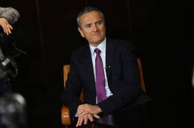 Economista Ricardo Caballero recibe reconocimiento de Clapes UC y acapara elogios de Mario Marcel y Rosanna Costa