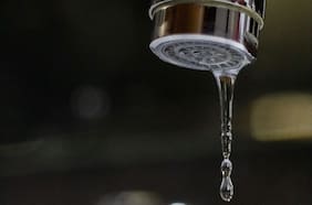 Chilenos resignados: dos de cada tres cree que le cortarán el agua