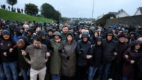 Tensiones en Irlanda del Norte: por qué ha resurgido la disputa de 30 años sobre el desfile de Garvaghy Road