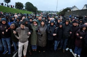 Tensiones en Irlanda del Norte: por qué ha resurgido la disputa de 30 años sobre el desfile de Garvaghy Road