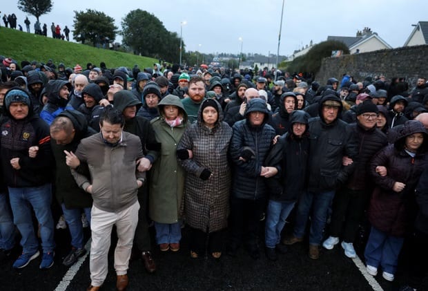 Tensiones en Irlanda del Norte: por qué ha resurgido la disputa de 30 años sobre el desfile de Garvaghy Road