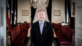 El “cardenal” de La Moneda bajo fuego cruzado