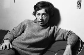 “Si no escribo poemas no acepto vivir”: 85 años de Alejandra Pizarnik, la poeta inclasificable y única