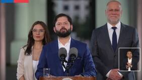 Boric felicita a Jara y Kast por paso a la segunda vuelta de la elección presidencial