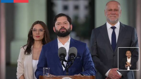Boric felicita a Jara y Kast por paso a la segunda vuelta de la elección presidencial