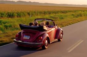 ‘La vida se siente mejor en un Volkswagen’: el emotivo spot que recorre la historia de la marca