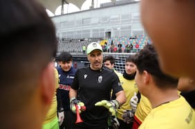17 alumnos de la Universidad Andrés Bello participaron en la clínica de arqueros de Claudio Bravo en Santiago