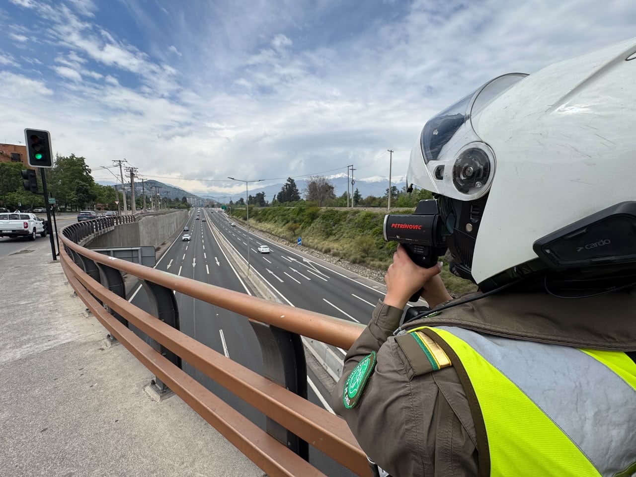 Carabineros detiene a 10 personas por conducción temeraria en la RM y cursa más de 200 infracciones por exceso de velocidad
