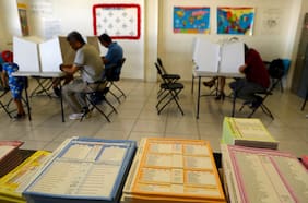La democracia ante su prueba decisiva: resistir ya no basta