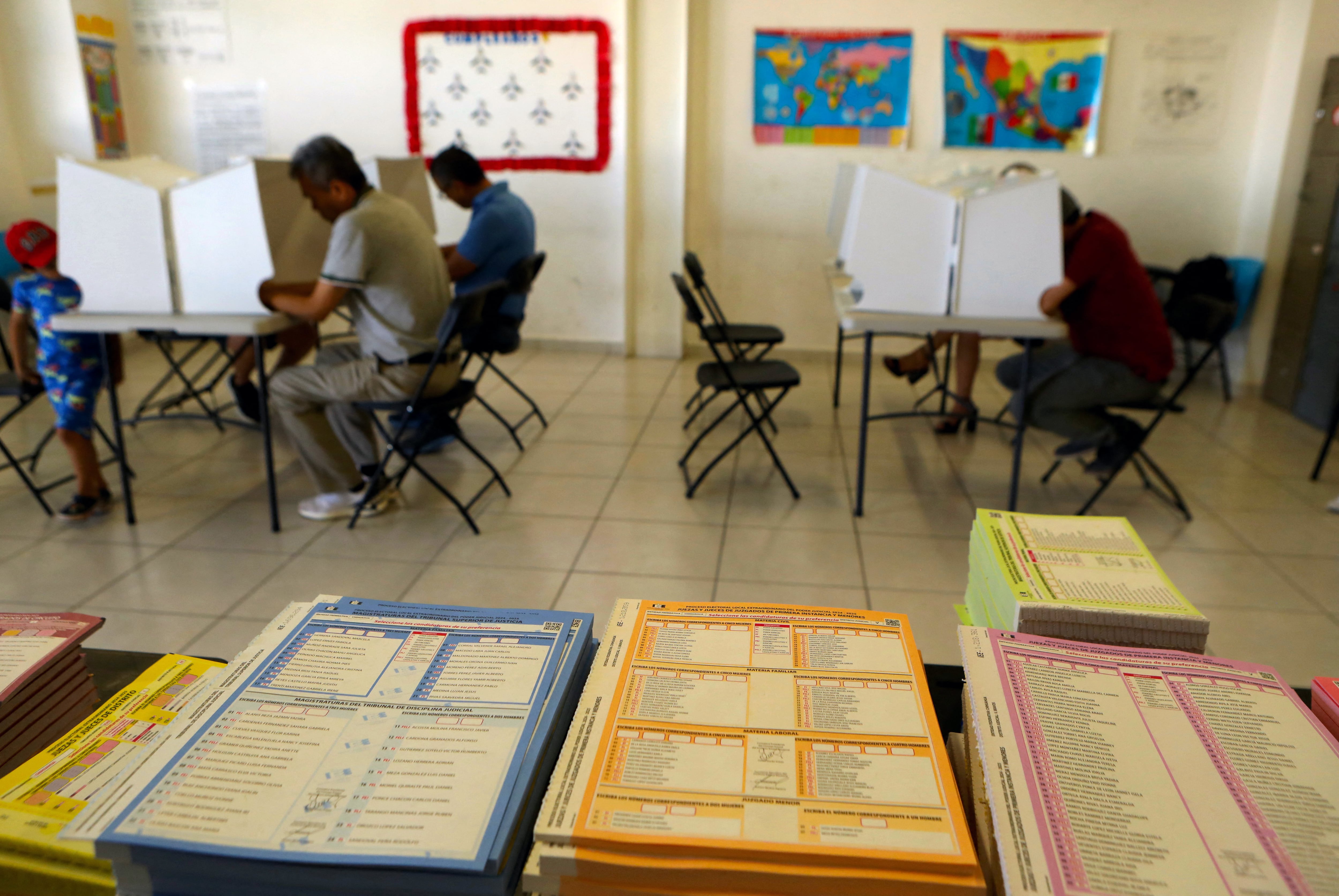 La democracia ante su prueba decisiva: resistir ya no basta