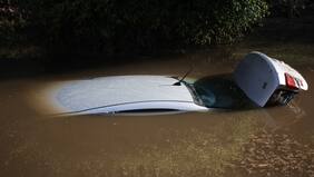 Desde el caos en una feria de emprendedores a autos hundidos: las consecuencias más sorprendentes de la lluvia en la RM