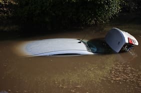Desde el caos en una feria de emprendedores a autos hundidos: las consecuencias más sorprendentes de la lluvia en la RM
