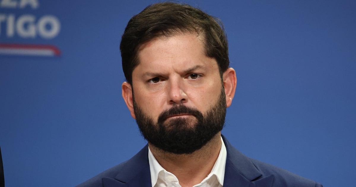 Boric cuestiona embargos a deudores del CAE y acusa “contradicción” de la derecha tras rechazo al levantamiento del secreto bancario - La Tercera