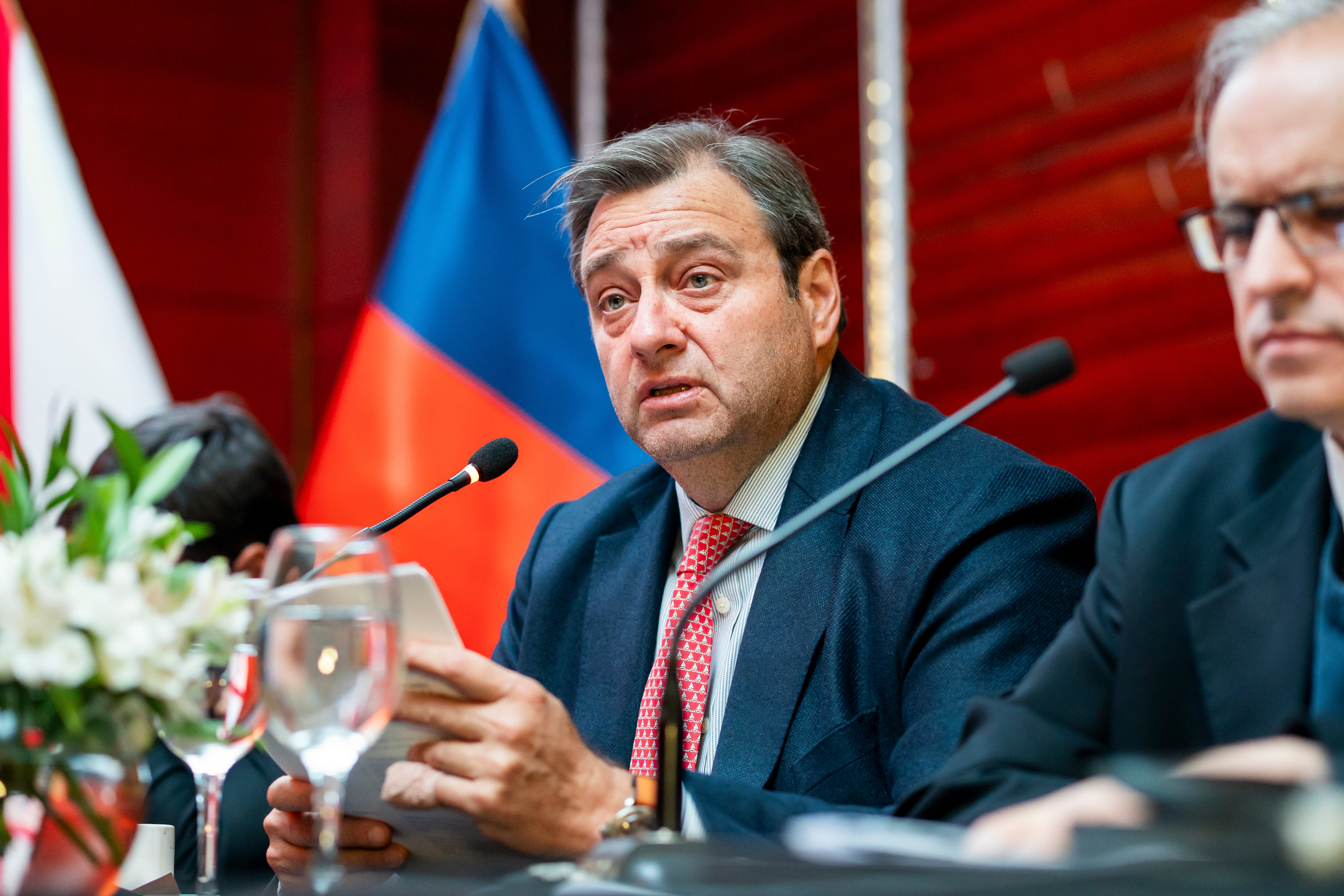 Presidente de CSAV dice que mayores costos laborales de US$4.000 millones impulsaron la informalidad