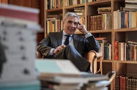 ¿Gabriel Boric debería sacudirse del “lastre” del Frente Amplio como planteó Carlos Peña?