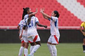 Dura baja para Luis Mena: una de las “europeas” de la Roja femenina se pierde la Copa América
