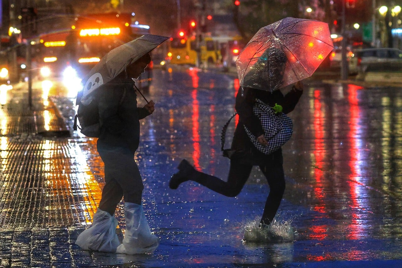 DMC extiende alarma meteorológica por precipitaciones intensas hasta la región de O’Higgins: se esperan montos entre 90 y 120 mm
